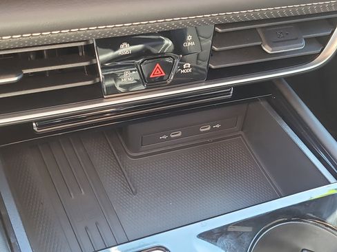 Used 2025 Volkswagen Atlas Cross Sport SE image 27