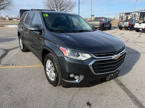 Used 2019 Chevrolet Traverse LT image 2