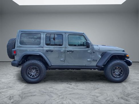 Used 2022 Jeep Wrangler Unlimited Sport AWD/4WD image 8