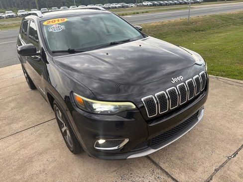 Used 2019 Jeep Cherokee Limited FWD image 5