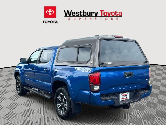 Used 2018 Toyota Tacoma TRD Sport AWD/4WD image 11