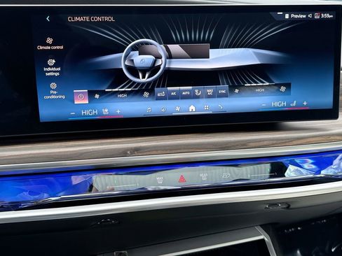Used 2023 BMW i7 xDrive60 AWD/4WD image 17
