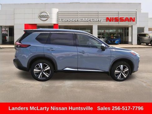 Used 2021 Nissan Rogue SL image 2
