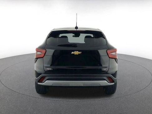 Used 2025 Chevrolet Trax LT FWD image 8