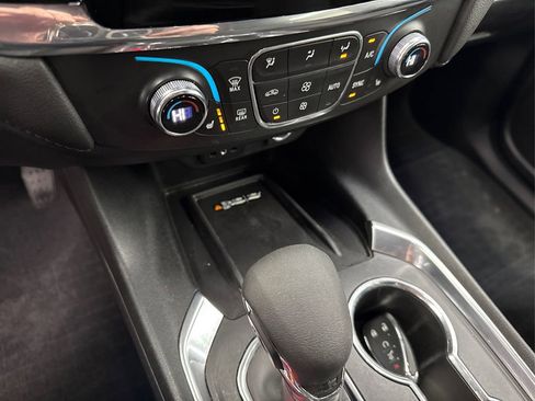 Used 2023 Chevrolet Traverse LT image 42