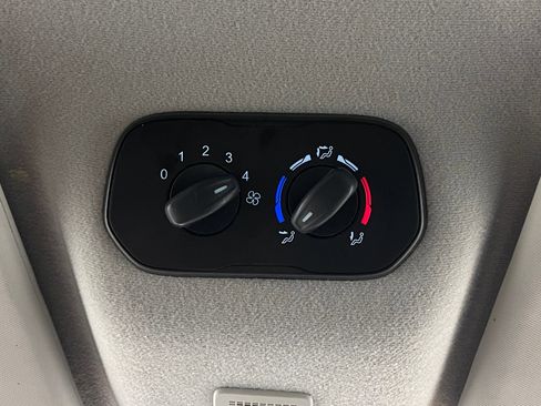 Used 2017 Ford Transit 350 XLT RWD image 5