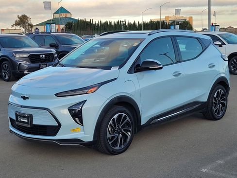 Used 2022 Chevrolet Bolt EUV Premier w/ Sun & Sound Package image 9