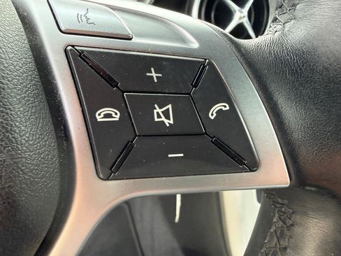 Used 2013 Mercedes-Benz SLK 350 image 16
