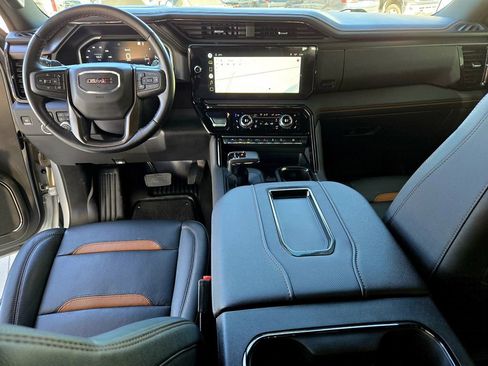 Used 2022 GMC Sierra 1500 AT4 w/ AT4 Premium Package AWD/4WD image 12