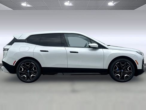 Used 2024 BMW iX xDrive50 w/ Sport Package AWD/4WD image 8