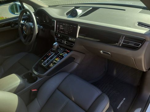 Used 2023 Porsche Macan S AWD/4WD image 3