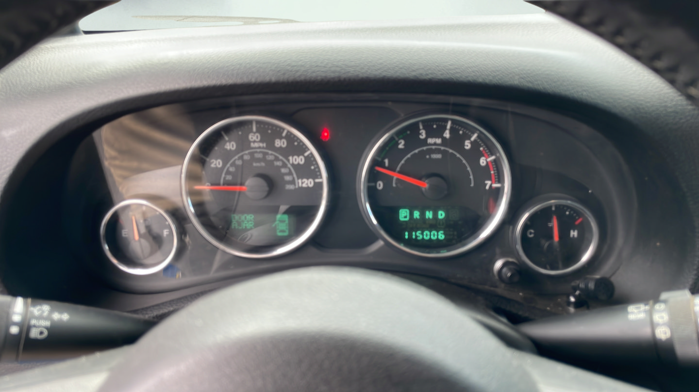 Used 2014 Jeep Wrangler Unlimited Sahara w/ Dual Top Group AWD/4WD image 12