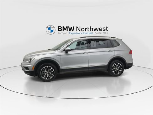 Used 2021 Volkswagen Tiguan SE w/ Panoramic Sunroof Package image 10