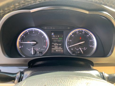 Used 2017 Toyota Highlander XLE AWD/4WD image 32