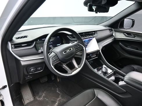 Used 2024 Jeep Grand Cherokee L Limited w/ Luxury Tech Group II image 16