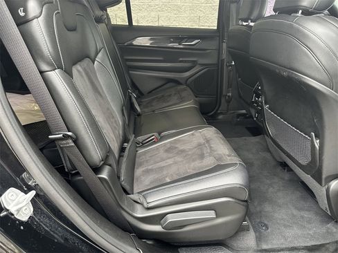 Used 2023 Jeep Grand Cherokee L Laredo image 15