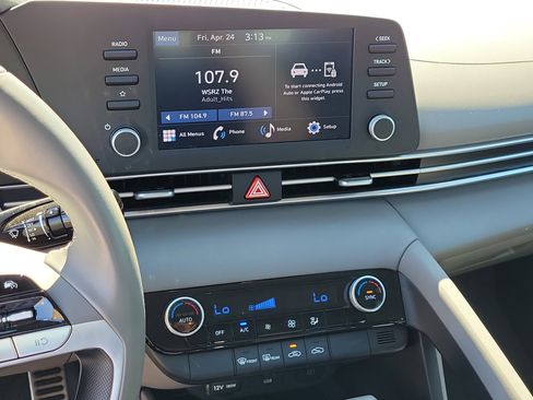 Used 2025 Hyundai Elantra Sport FWD image 29