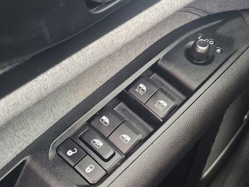 Used 2022 Jeep Compass Latitude w/ Sun and Sound Group FWD image 27