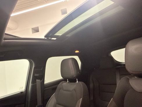 Used 2023 Chevrolet TrailBlazer RS w/ Sun and Liftgate Package FWD image 37