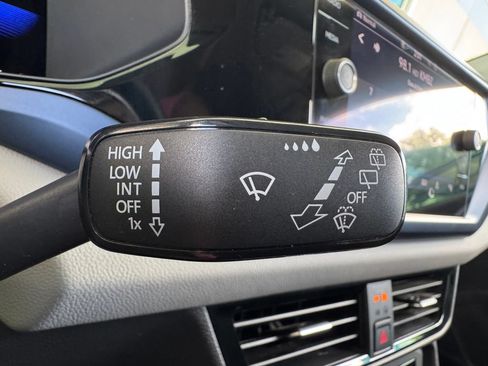 Used 2022 Volkswagen Taos SE AWD/4WD image 10