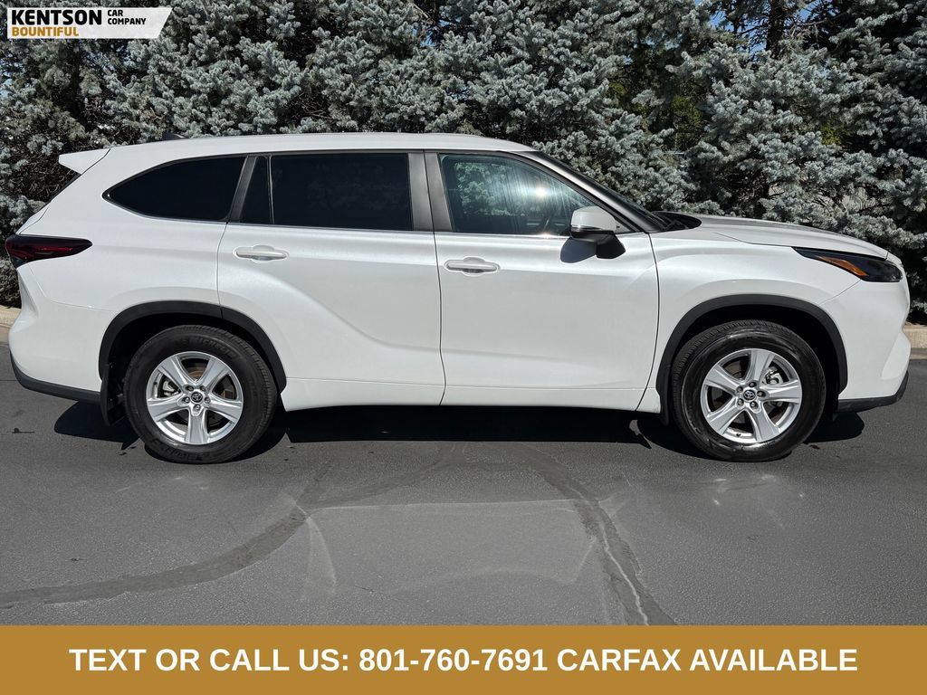 Used 2025 Toyota Highlander LE AWD/4WD image 10