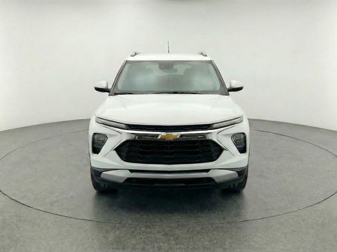 Used 2025 Chevrolet TrailBlazer LT image 2