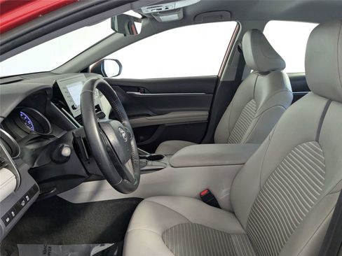 Used 2023 Toyota Camry SE image 8
