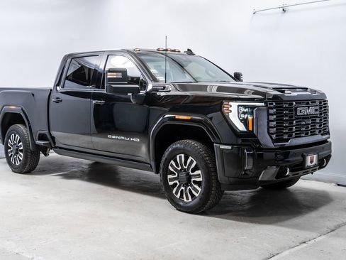 Used 2024 GMC Sierra 2500 Denali Ultimate w/ Max Trailering Package image 8