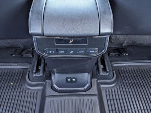 Used 2021 Toyota Highlander XLE image 40