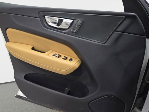 Used 2018 Volvo XC60 T6 Inscription w/ Convenience Package image 28