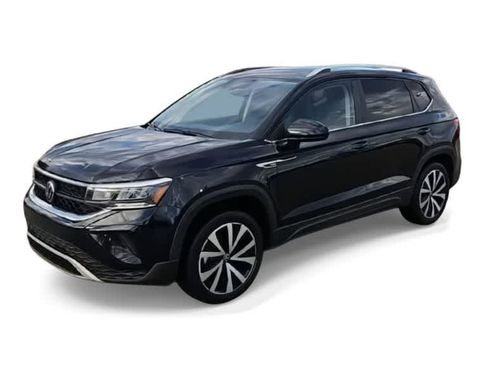 Used 2024 Volkswagen Taos SE image 4