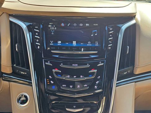 Used 2020 Cadillac Escalade ESV Platinum AWD/4WD image 28