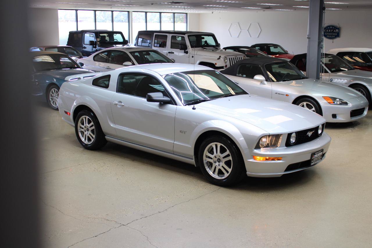 Used 2005 Ford Mustang GT RWD image 9