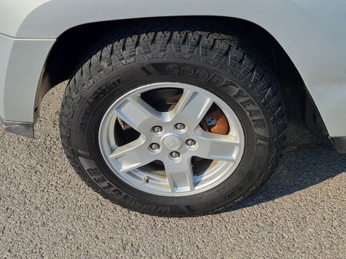 Used 2006 Jeep Grand Cherokee Laredo AWD/4WD image 11