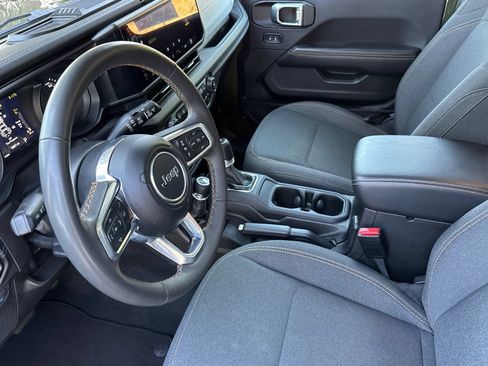 Used 2024 Jeep Wrangler Unlimited Sahara AWD/4WD image 9