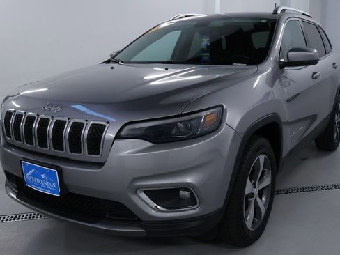 Used 2020 Jeep Cherokee Limited image 3