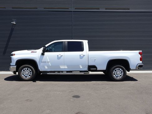 Used 2025 Chevrolet Silverado 3500 LT w/ Safety Package AWD/4WD image 8