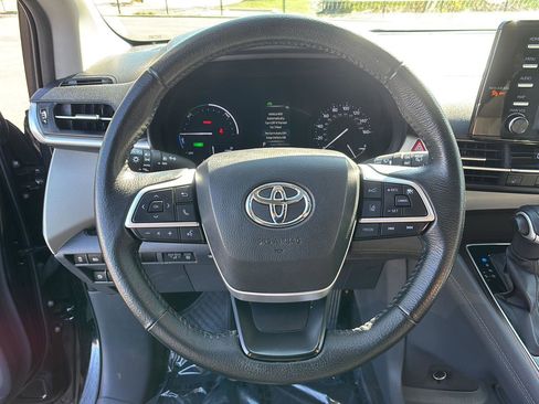 Used 2021 Toyota Sienna XLE FWD image 31