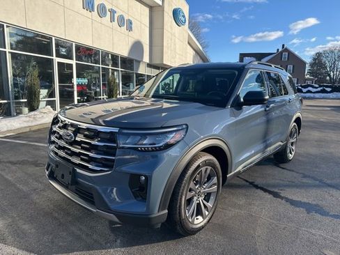 Used 2025 Ford Explorer Active w/ Active Comfort Package image 3