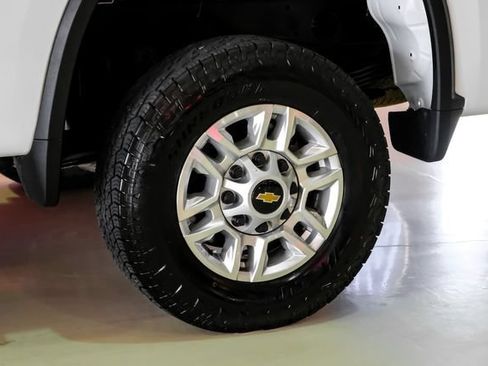 Used 2025 Chevrolet Silverado 2500 LT w/ Convenience Package AWD/4WD image 53