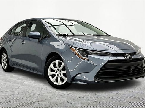 Used 2025 Toyota Corolla LE image 12