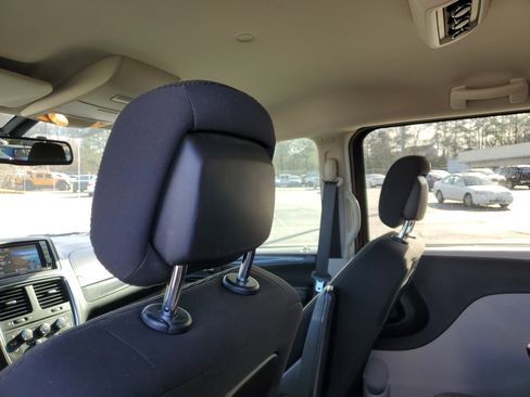 Used 2020 Dodge Grand Caravan SE w/ UConnect Hands-Free Group image 12