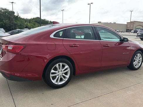 Used 2017 Chevrolet Malibu LT FWD image 16