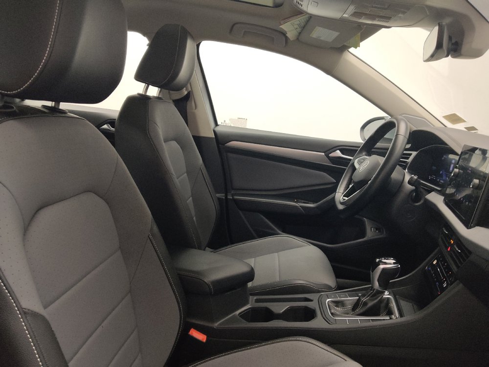 Used 2025 Volkswagen Jetta SE FWD image 21