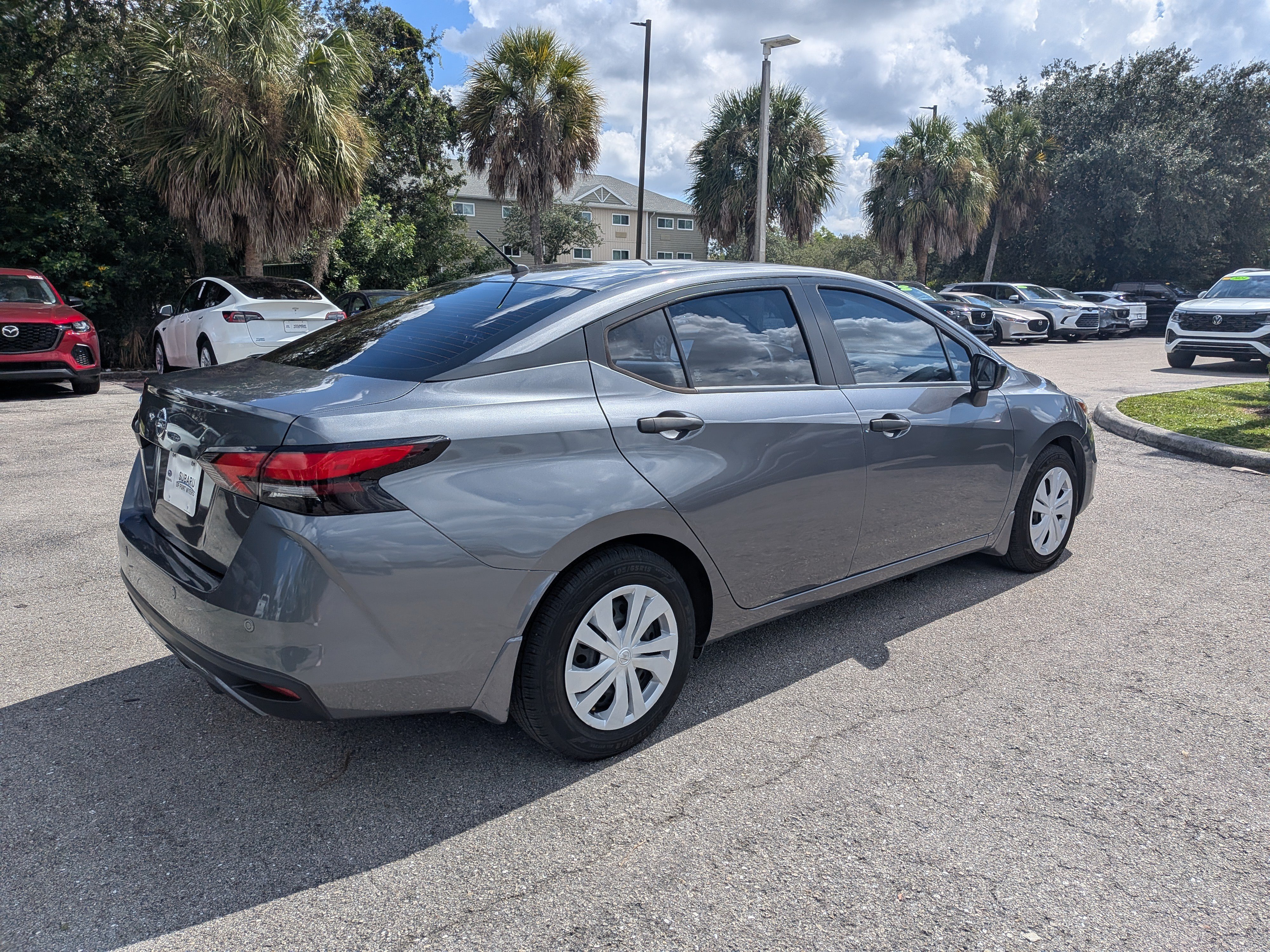 Used 2021 Nissan Versa S FWD image 4