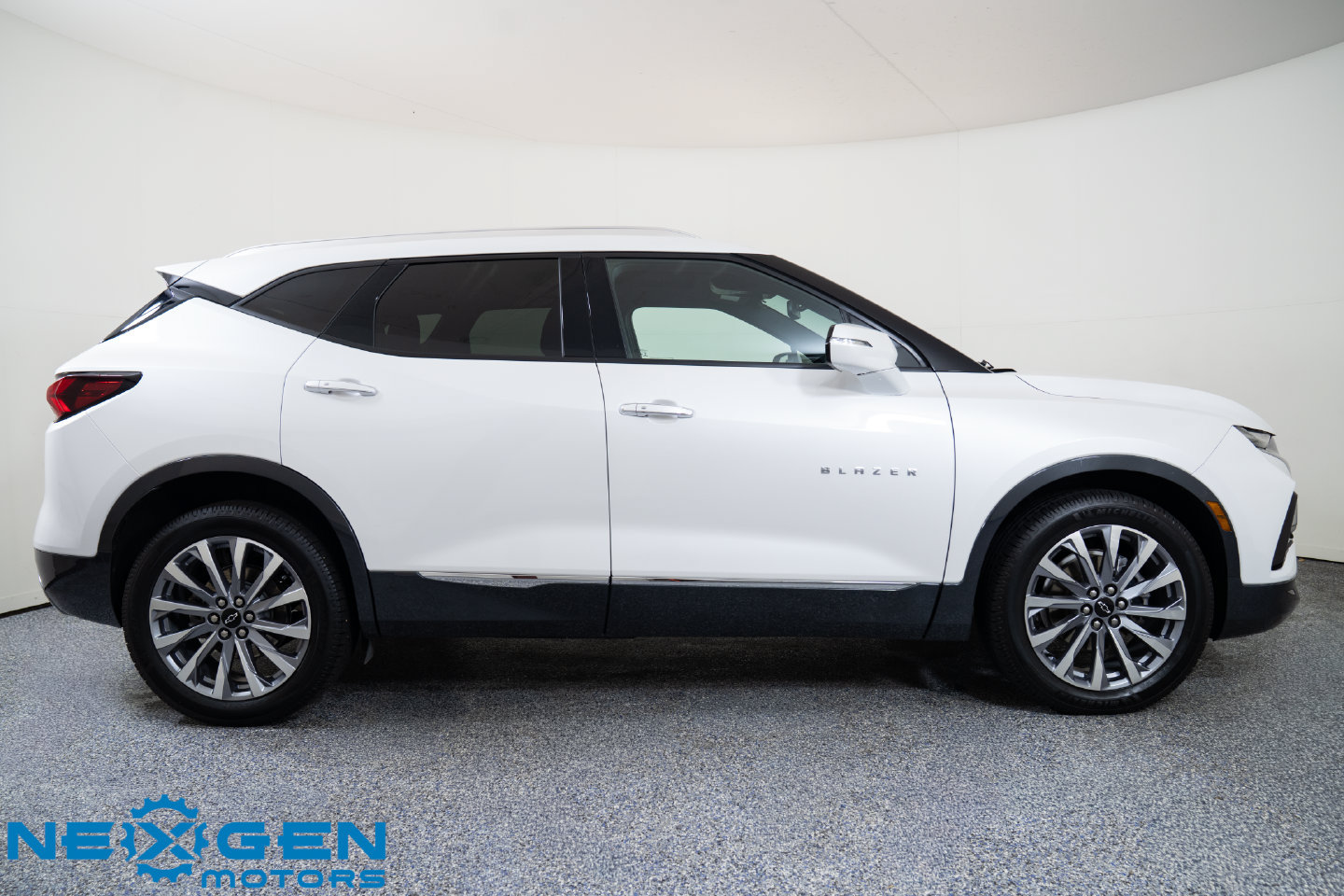 Used 2022 Chevrolet Blazer Premier w/ Enhanced Convenience Package AWD/4WD image 8
