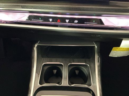 Certified 2025 BMW 740i w/ Premium Package image 14