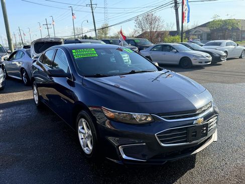 Used 2017 Chevrolet Malibu LS w/ LPO, Convenience Package 2 FWD image 9