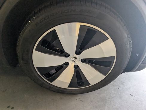 Used 2025 Porsche Macan Electric image 17