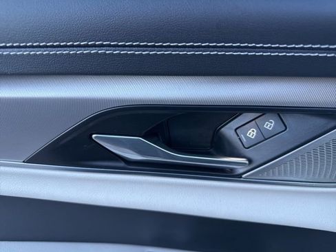 Used 2021 Jaguar XF R-Dynamic SE image 18